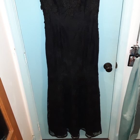 Dress - Picture 2 of 5